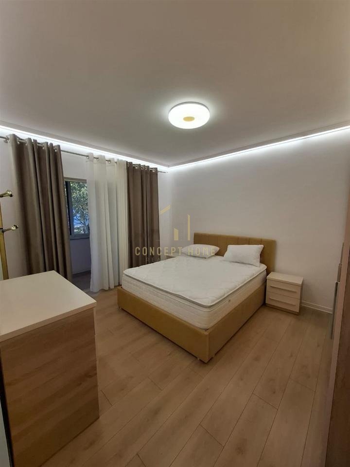 Jepet me qera Apartament 1+1 prane Stacionit te Trenit