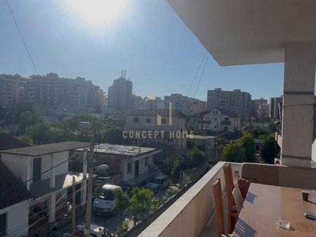 Jepet me qera Shtepi Private  2+1 ne Astir

Kati: 3 banim 

Siperfaqe: 80 m2