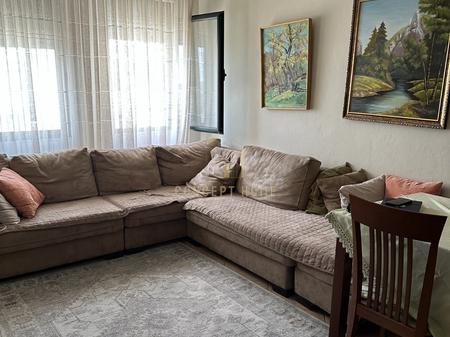 Jepet me qera shtepi  2+1 ne Fresk.