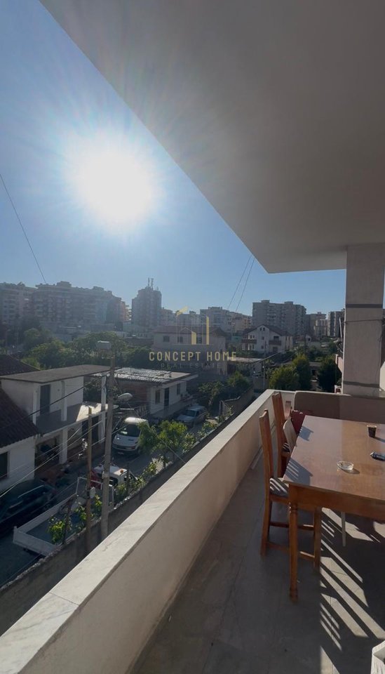 Jepet me qera Shtepi Private  2+1 ne Astir

Kati: 3 banim 

Siperfaqe: 80 m2