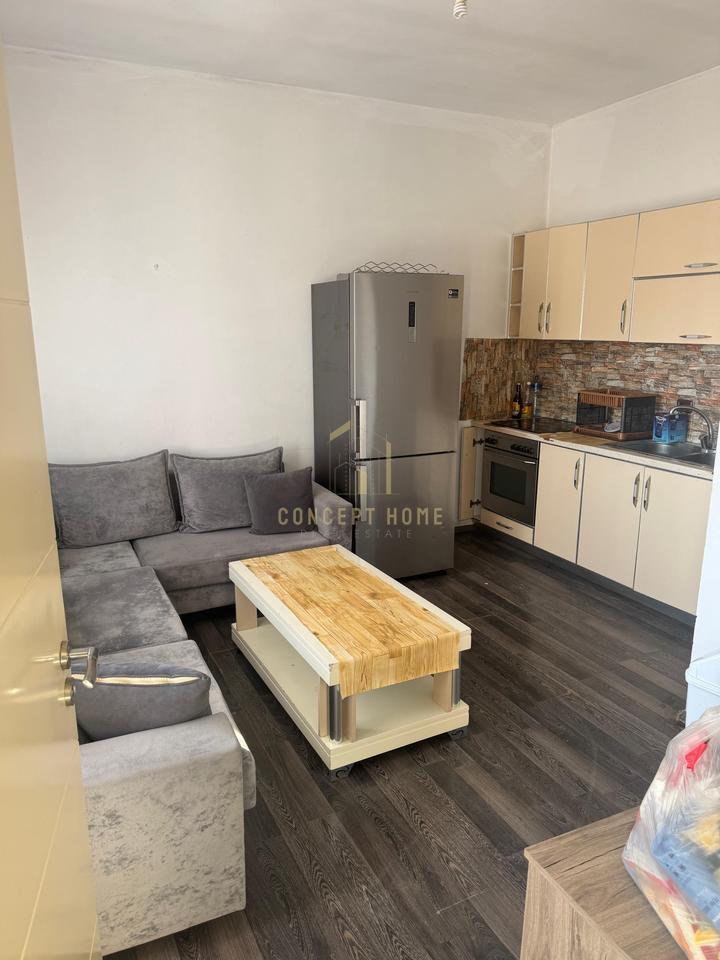 Jepet me qera Shtepi Private  2+1 ne Astir

Kati: 3 banim 

Siperfaqe: 80 m2