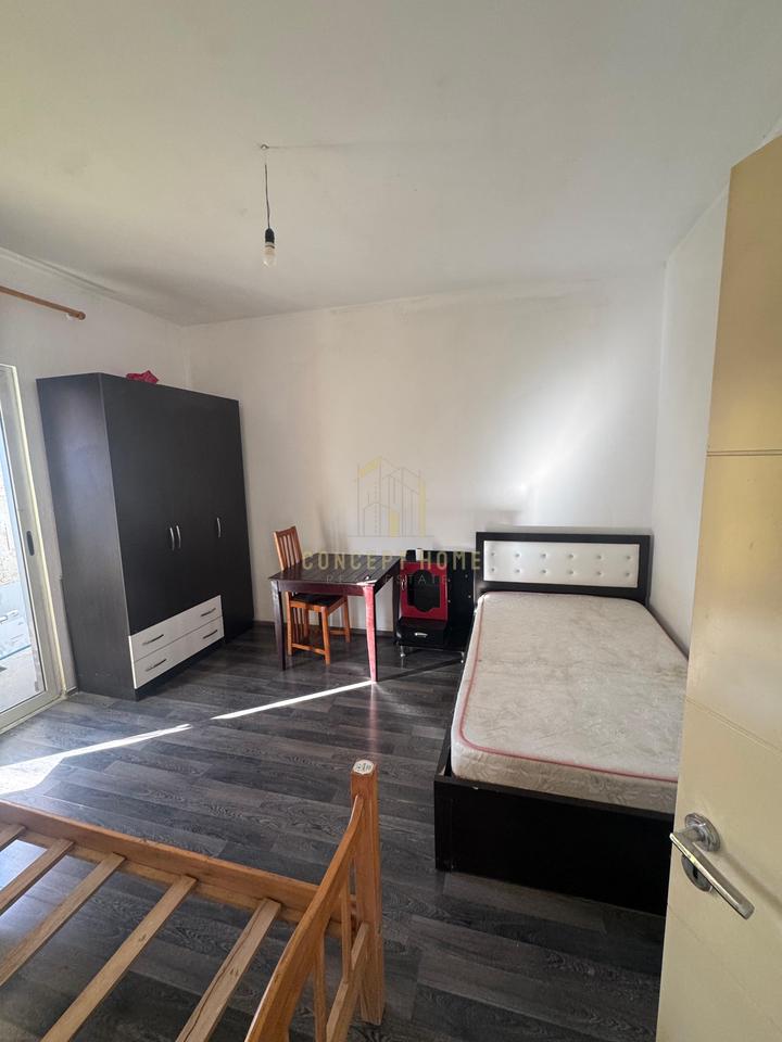 Jepet me qera Shtepi Private  2+1 ne Astir

Kati: 3 banim 

Siperfaqe: 80 m2