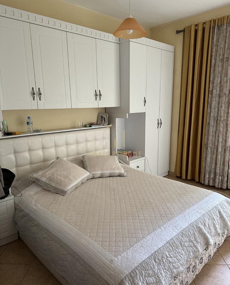 Jepet me qera shtepi  2+1 ne Fresk.