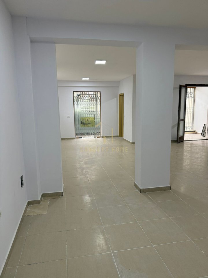 Locale in affitto dietro il Giardino Botanico

Superficie: 90 m2
Piano: 0

Organizzazione:
- Locale open space
- Bagno
