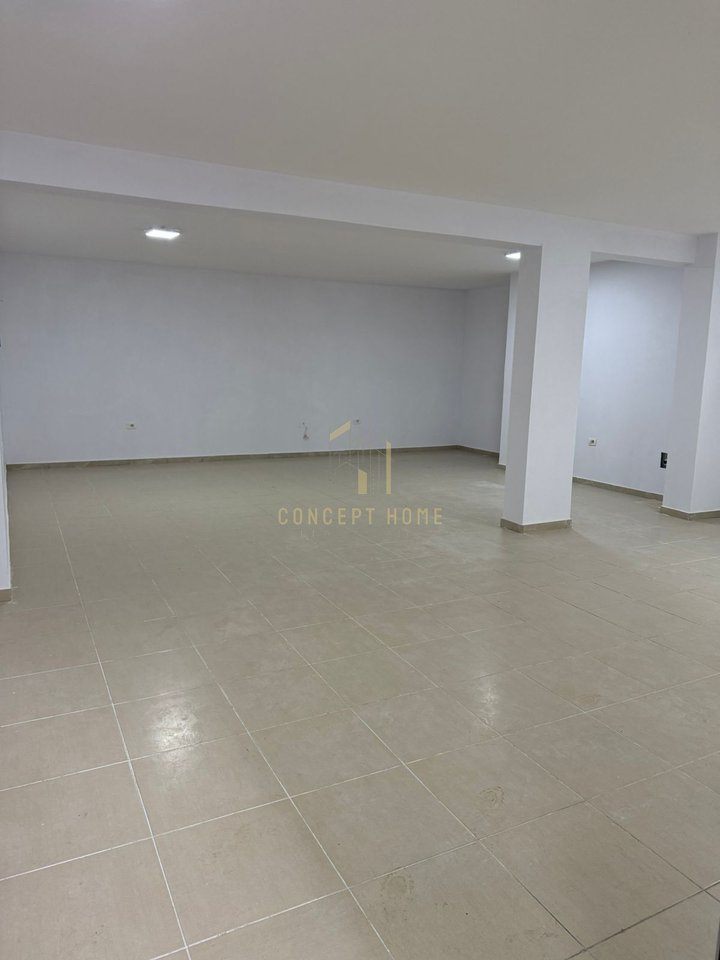 Locale in affitto dietro il Giardino Botanico

Superficie: 90 m2
Piano: 0

Organizzazione:
- Locale open space
- Bagno