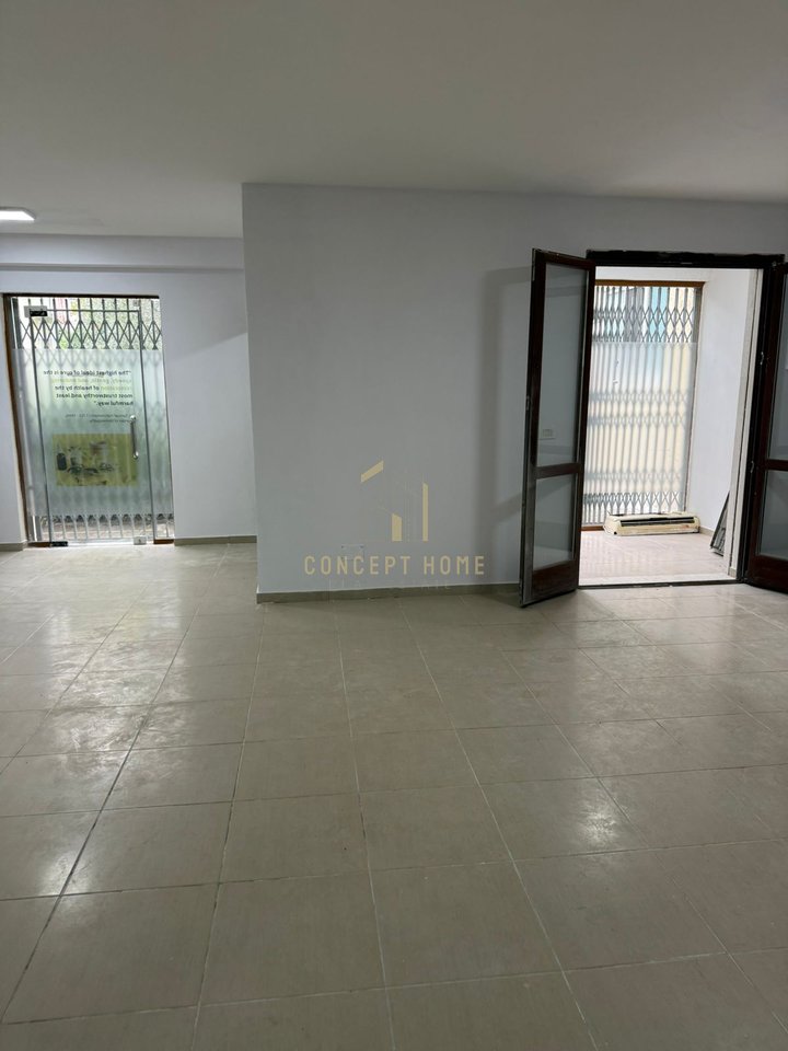 Locale in affitto dietro il Giardino Botanico

Superficie: 90 m2
Piano: 0

Organizzazione:
- Locale open space
- Bagno