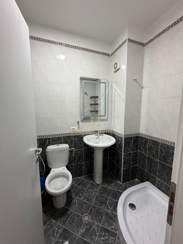 Jepet me qera Apartament 2+1 ne Yzberisht.