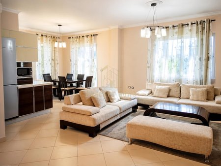 Jepet me qera Apartament 3+1+2 ne Selite