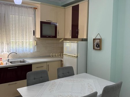 Jepet me qera Apartament 2+1 tek Materniteti i Ri