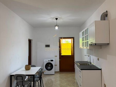 Jepet me qera apartament 1+1 ne Ali Dem
