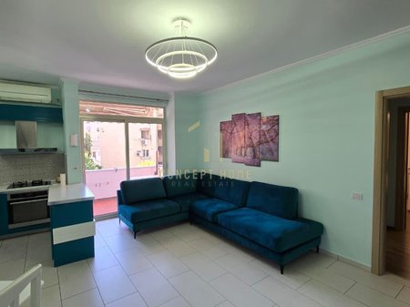 Jepet me qera apartament 2+1+2+garazh tek Ish Tregu Elektrik
