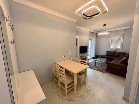 Shitet apartament 1+1 ne 5 Maj.