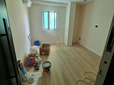 Shitet apartament Ekskluziv 1+1 tek Komune e Parisit / 145,000€