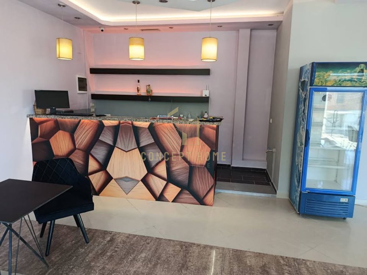 Jepet  bar kafe me qera ambjent  te kodra e priftit