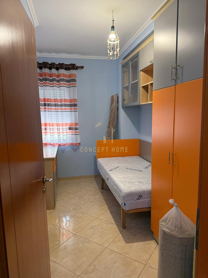 Jepet me qera Apartament 2+1 tek Materniteti i Ri