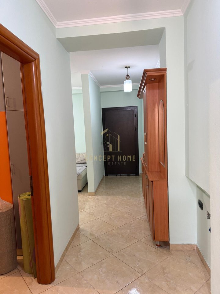 Jepet me qera Apartament 2+1 tek Materniteti i Ri