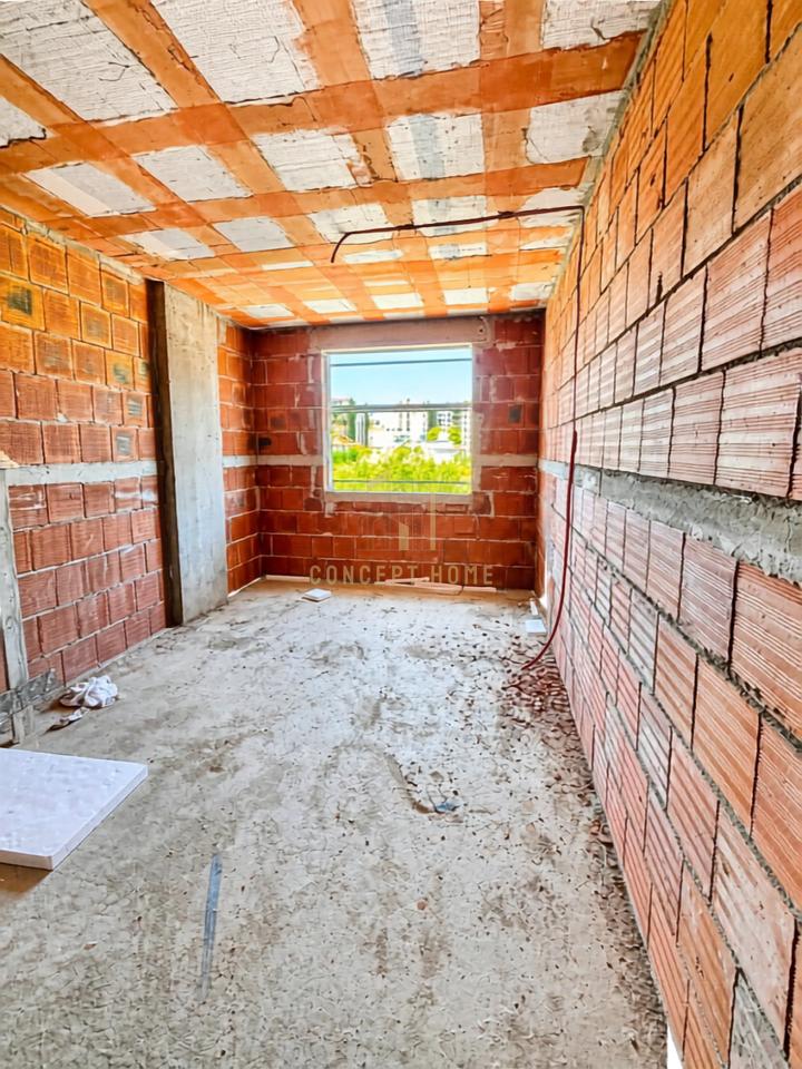 Shitet apartament 2+1 ne Kamez