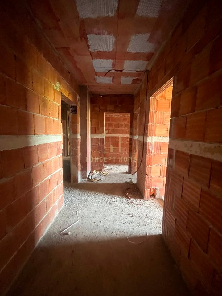 Shitet apartament 2+1 ne Kamez