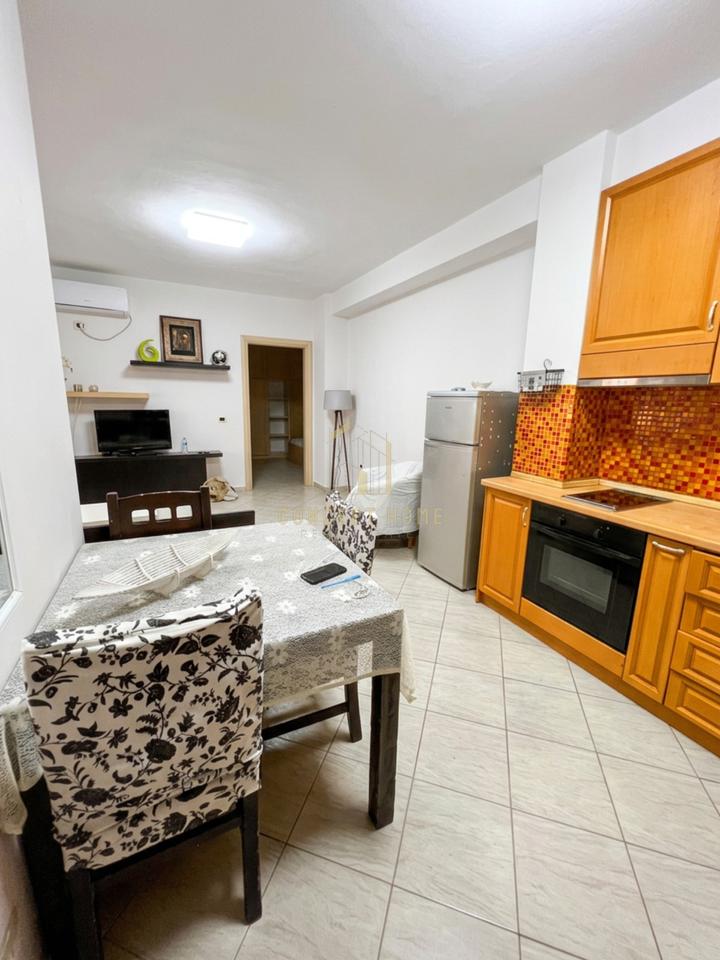 Jepet me qera apartament 2+1 ne Bllok