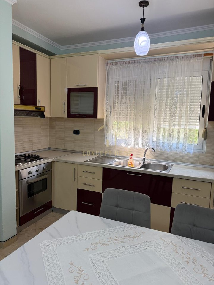 Jepet me qera Apartament 2+1 tek Materniteti i Ri