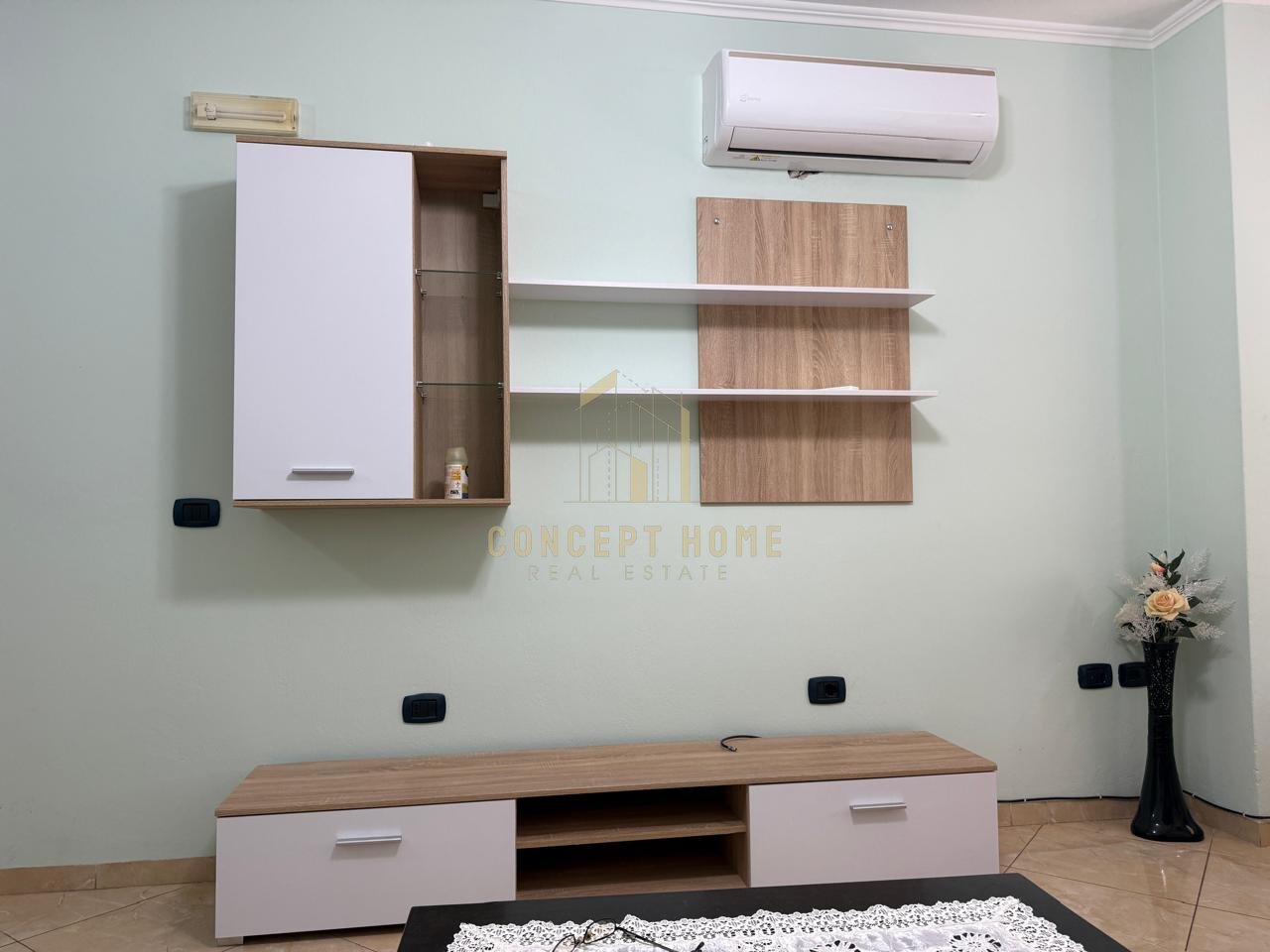 Jepet me qera Apartament 2+1 tek Materniteti i Ri