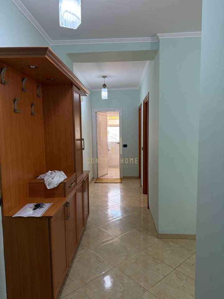 Jepet me qera Apartament 2+1 tek Materniteti i Ri