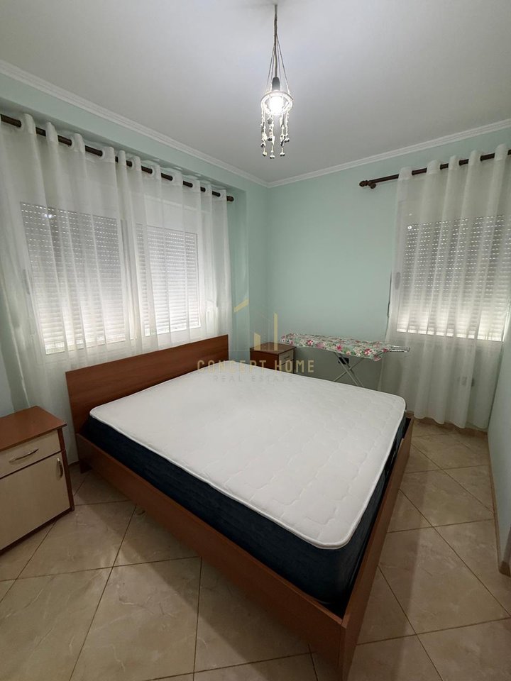 Jepet me qera Apartament 2+1 tek Materniteti i Ri
