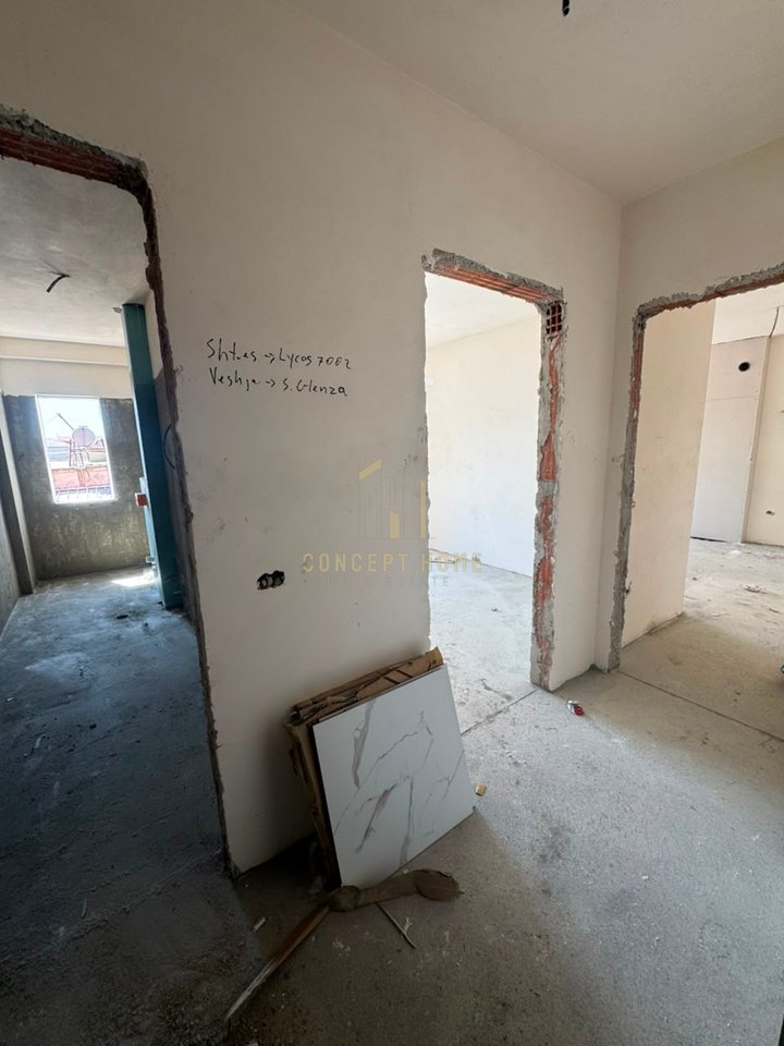 Shitet apartament 1+1 ne Kamez