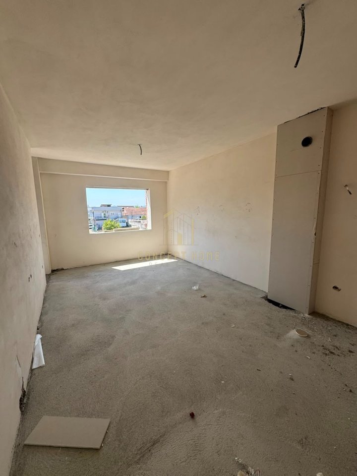 Shitet apartament 1+1 ne Kamez
