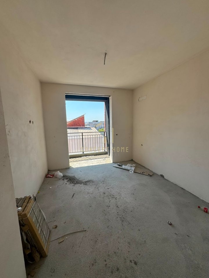 Shitet apartament 1+1 ne Kamez