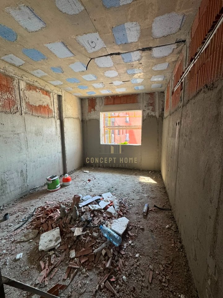 Shitet apartament 2+1+2 ne Kamez
