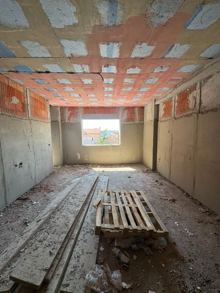 Shitet apartament 2+1+2 ne Kamez