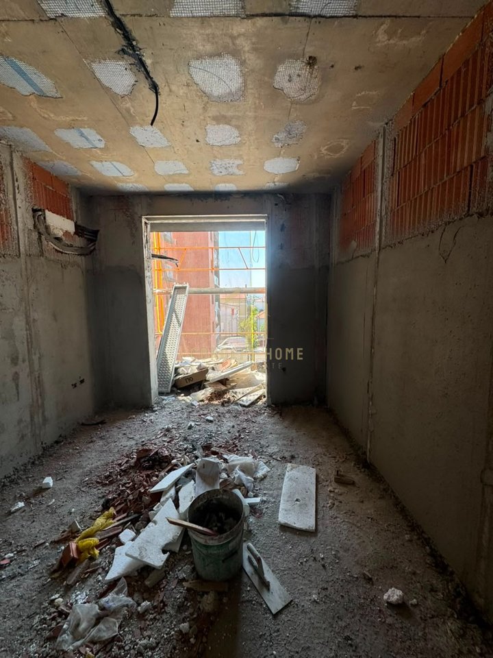 Shitet apartament 2+1+2 ne Kamez