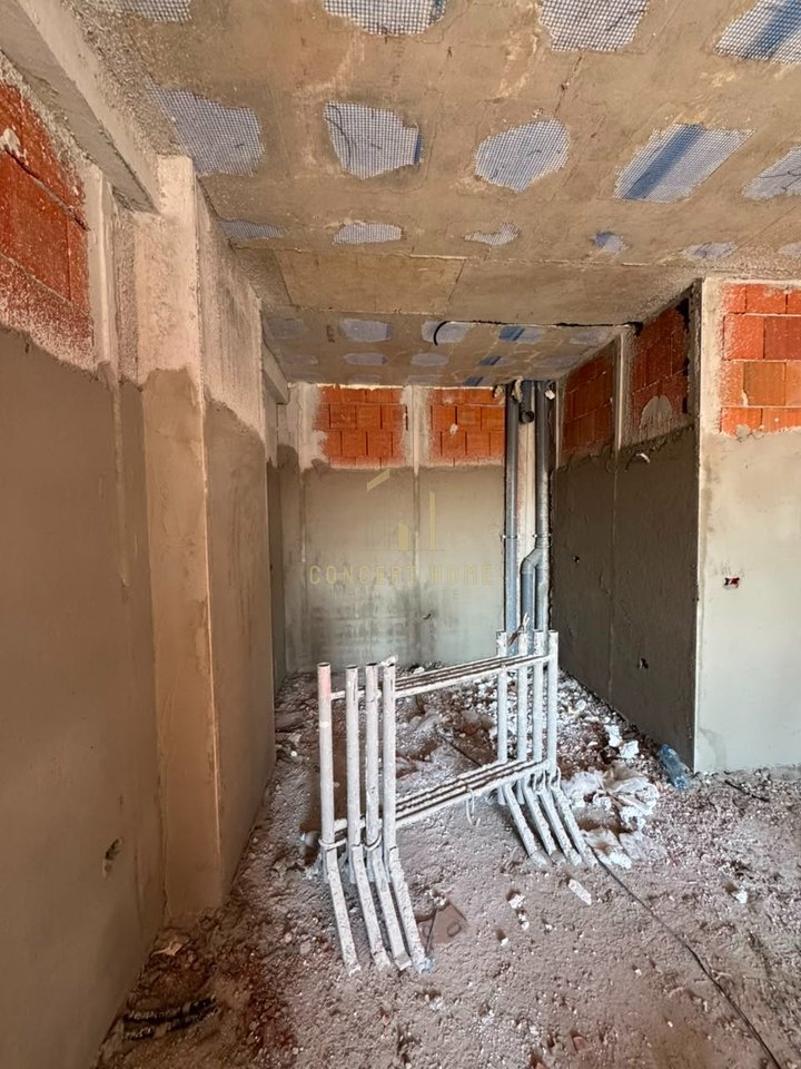 Shitet apartament 2+1+2 ne Kamez