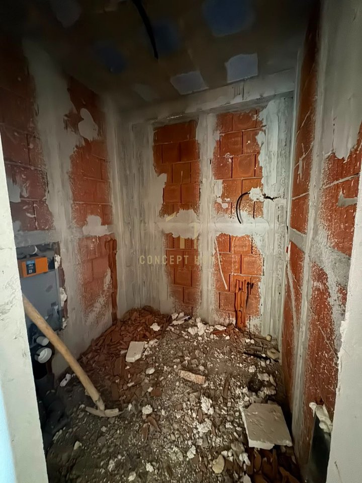 Shitet apartament 2+1+2 ne Kamez