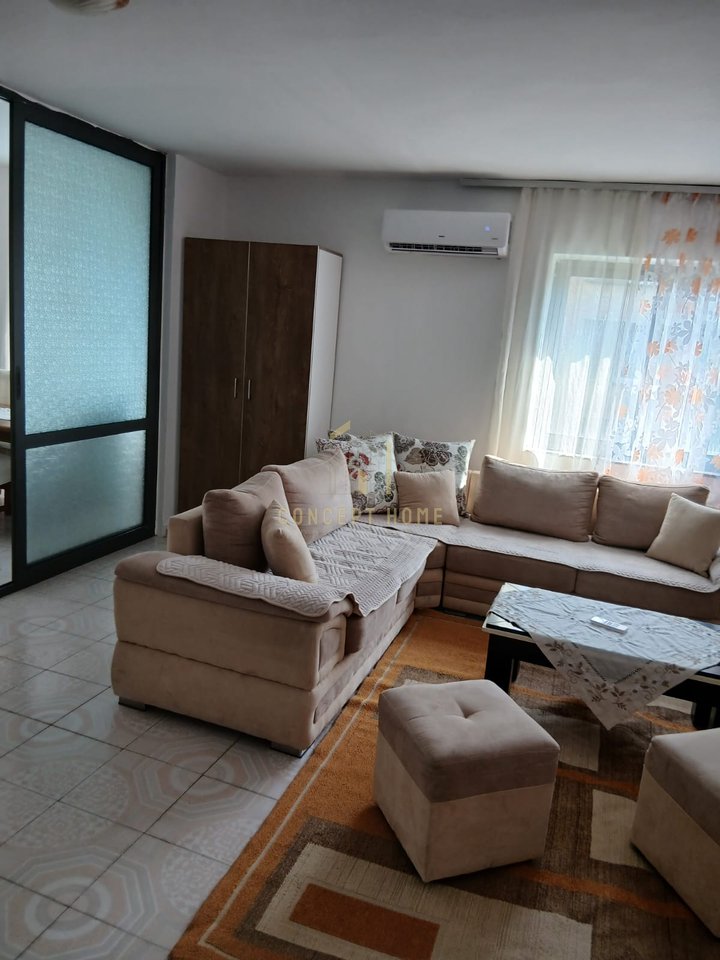 Jepet me qera apartament 2+1 ne Vasil Shanto.