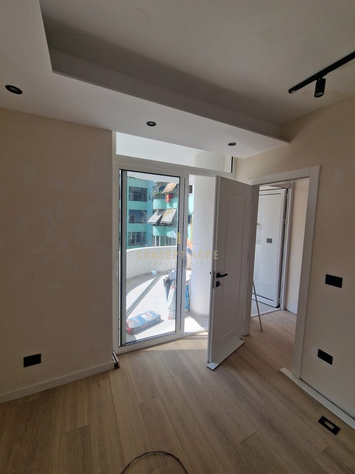 Appartamento esclusivo 1+1 in vendita a Komune e Parisit / 150.000€