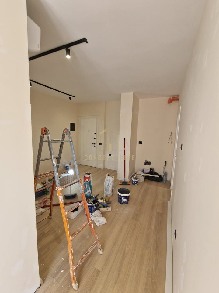 Appartamento esclusivo 1+1 in vendita a Komune e Parisit / 150.000€