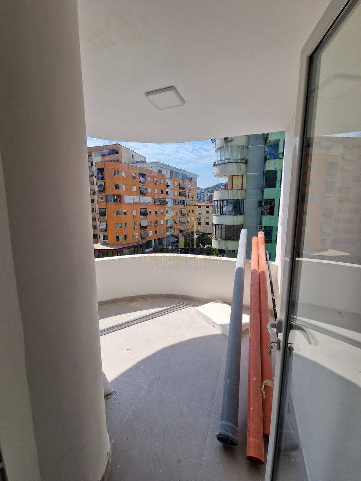 Appartamento esclusivo 1+1 in vendita a Komune e Parisit / 150.000€