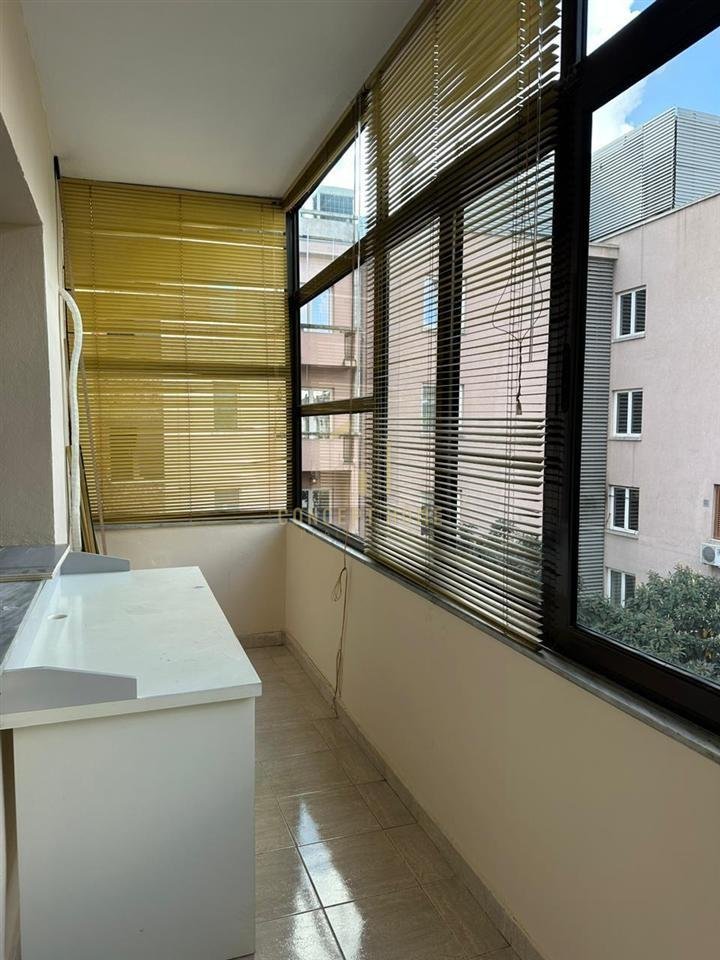 Appartamento 2+1+2 in affitto in via Durazzo