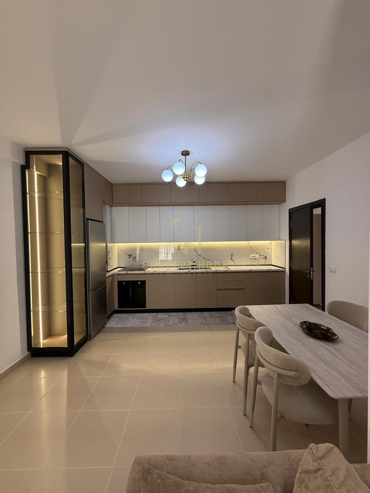 Jepet me qera apartament 2+1 ne Ali Dem