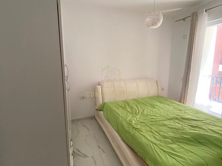 Jepet me qera apartament 1+1 ne Kamëz