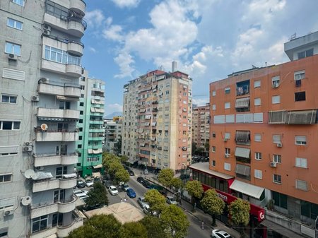 Apartment 3+1+2 for rent at Komuna e Parisit
