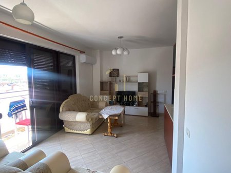 Affittasi appartamento 2+1+2 a Kinostudio