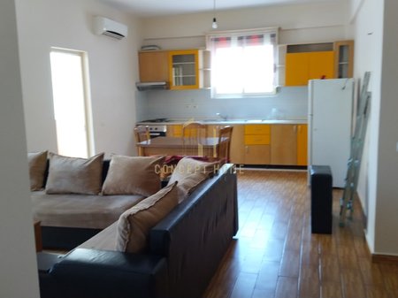 Appartamento 1+1 in affitto a Komuna e Parisit