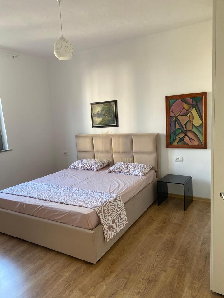 Jepet me qera apartament 1+1 ne Qender