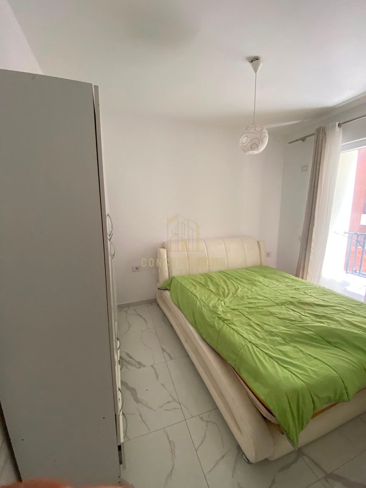 Jepet me qera apartament 1+1 ne Kamëz