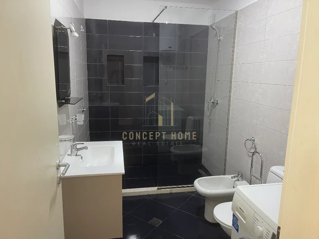 Jepet me qera apartamenti 1+1 tek Bulevardi Zogu i pare