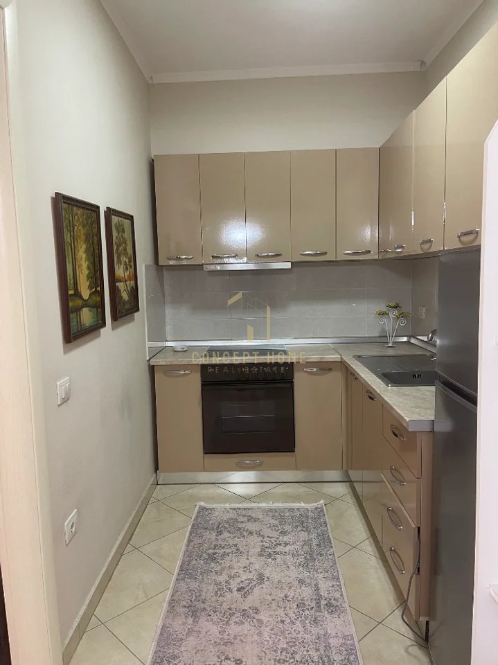 Jepet me qera apartamenti 1+1 tek Bulevardi Zogu i pare