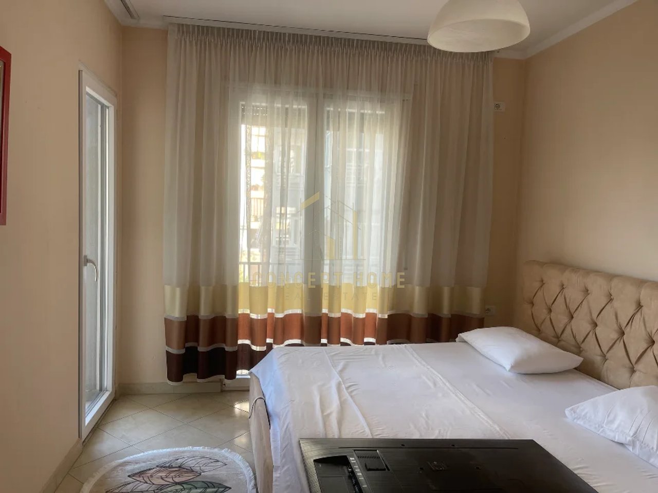 Jepet me qera apartamenti 1+1 tek Bulevardi Zogu i pare